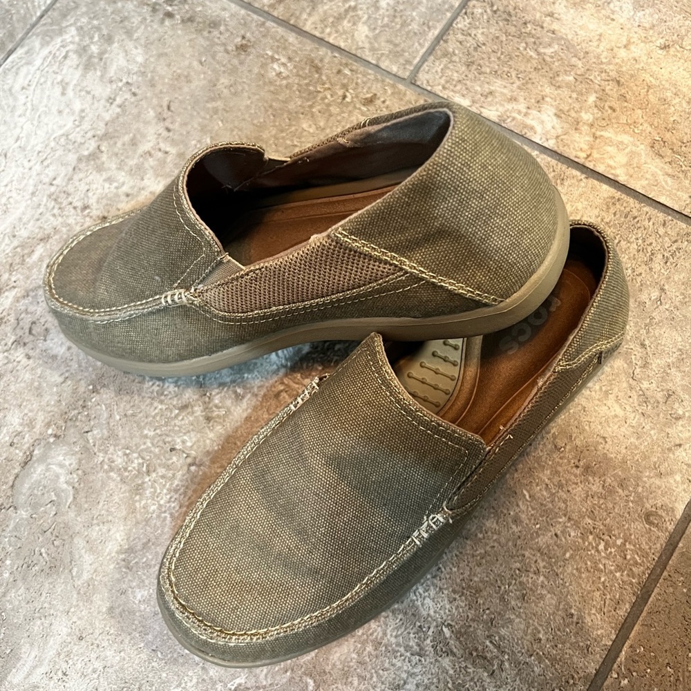 Men's Santa Cruz Loafers Khaki in color